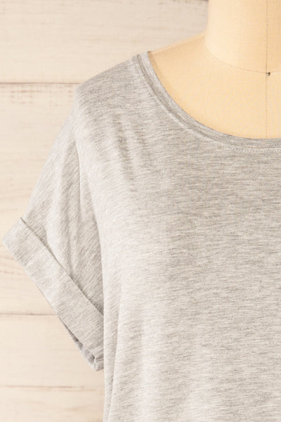 Bossugan Grey Round Neck T-Shirt | La petite garçonne front close-up