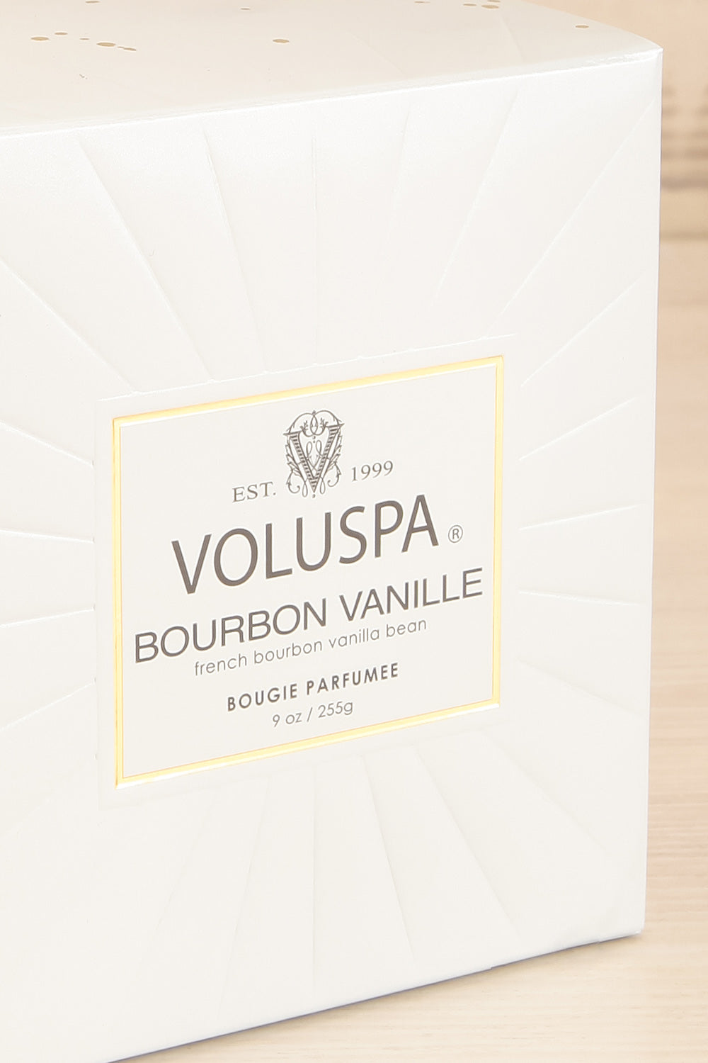 Bourbon Vanilla Classic Candle | Maison garçonne  box close-up
