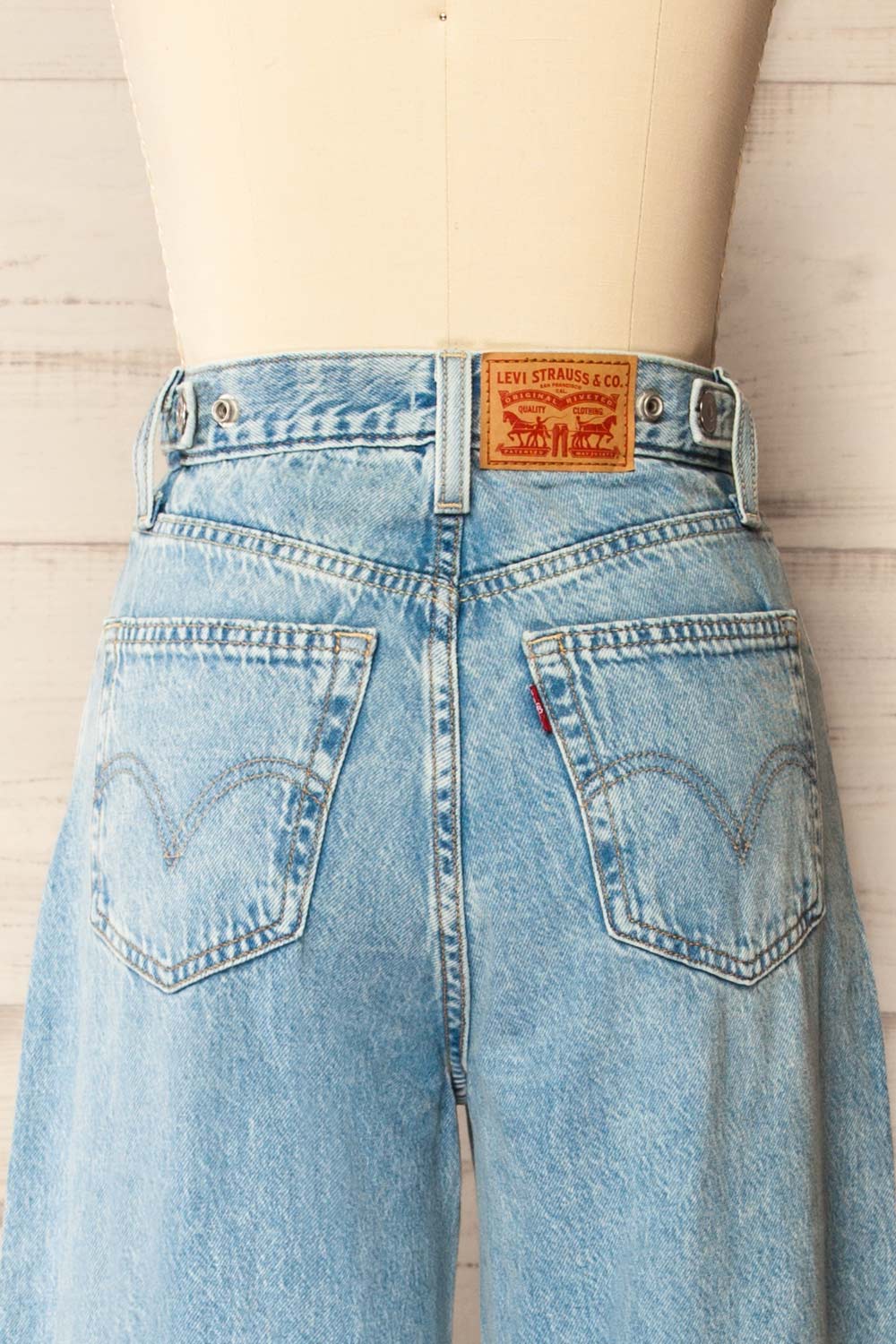 Braga Light Wash High-Waisted Baggy Jeans | La petite garçonne back