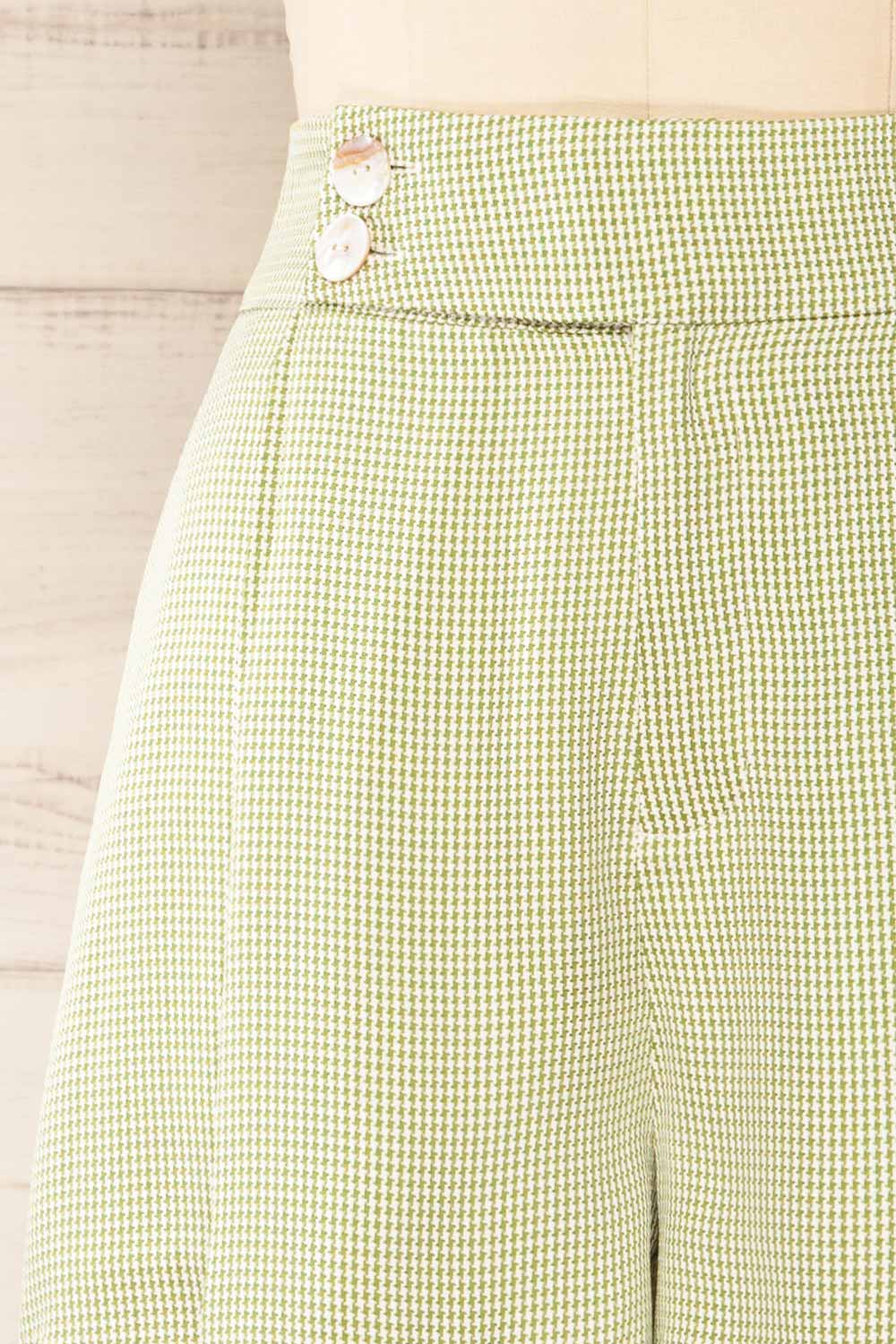 Bristol High-Waisted Green Houndstooth Shorts | La petite garçonne front close-up