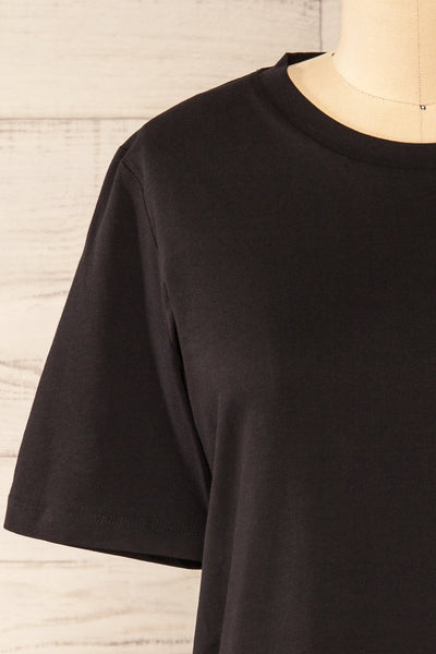Brossard Black Round Neck T-Shirt | La petite garçonne front close-up