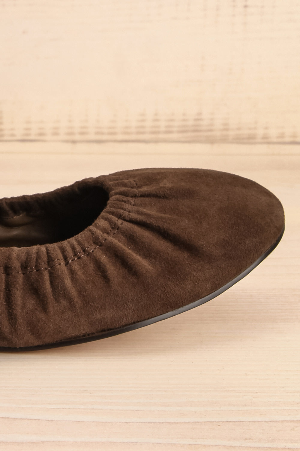 Caelie Brun | Ballerine en Suède avec Boucle Dorée