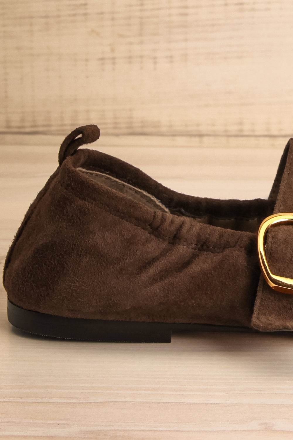 Caelie Brun | Ballerine en Suède avec Boucle Dorée