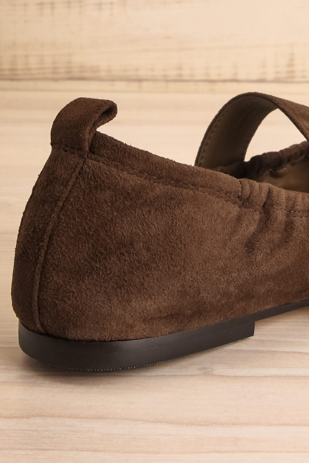 Caelie Brun | Ballerine en Suède avec Boucle Dorée