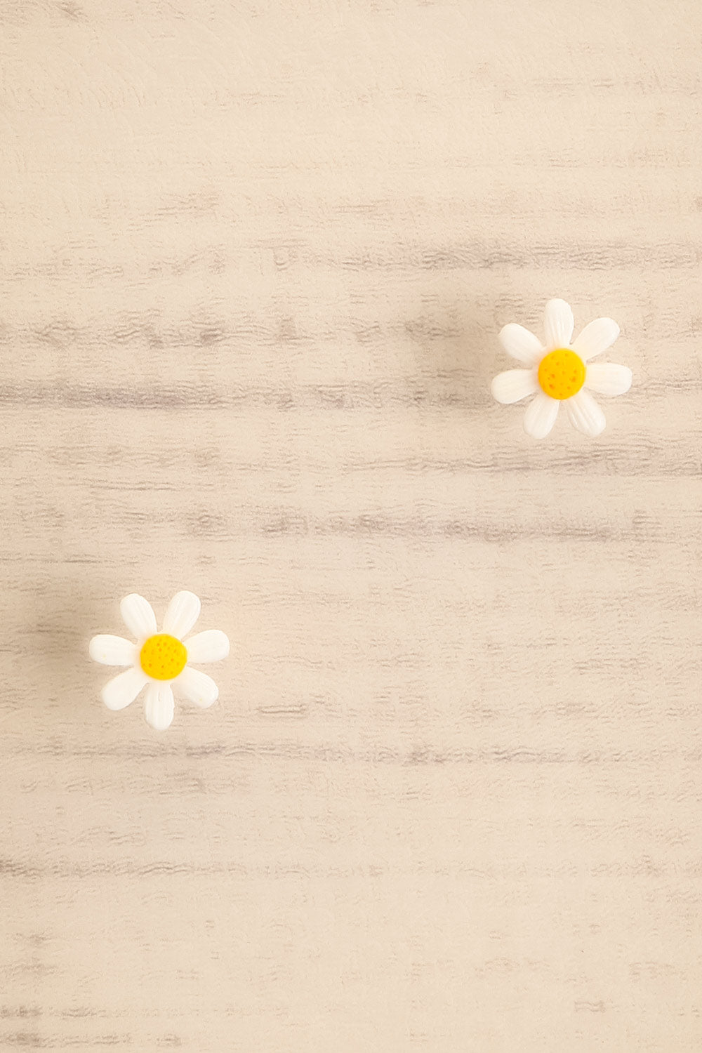 Camomi Chamomile Flower Stud Earrings | La petite garçonne close-up