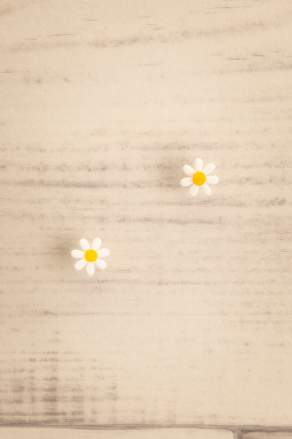 Camomi Chamomile Flower Stud Earrings | La petite garçonne