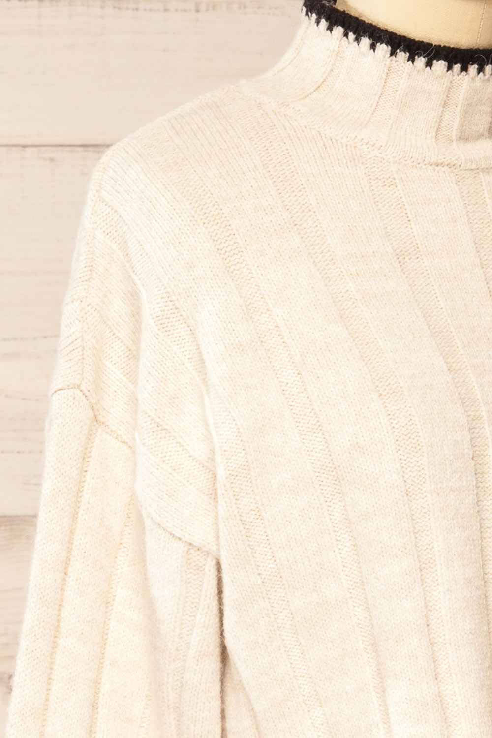 Capellen Cropped Beige Knit Sweater | La petite garçonne side