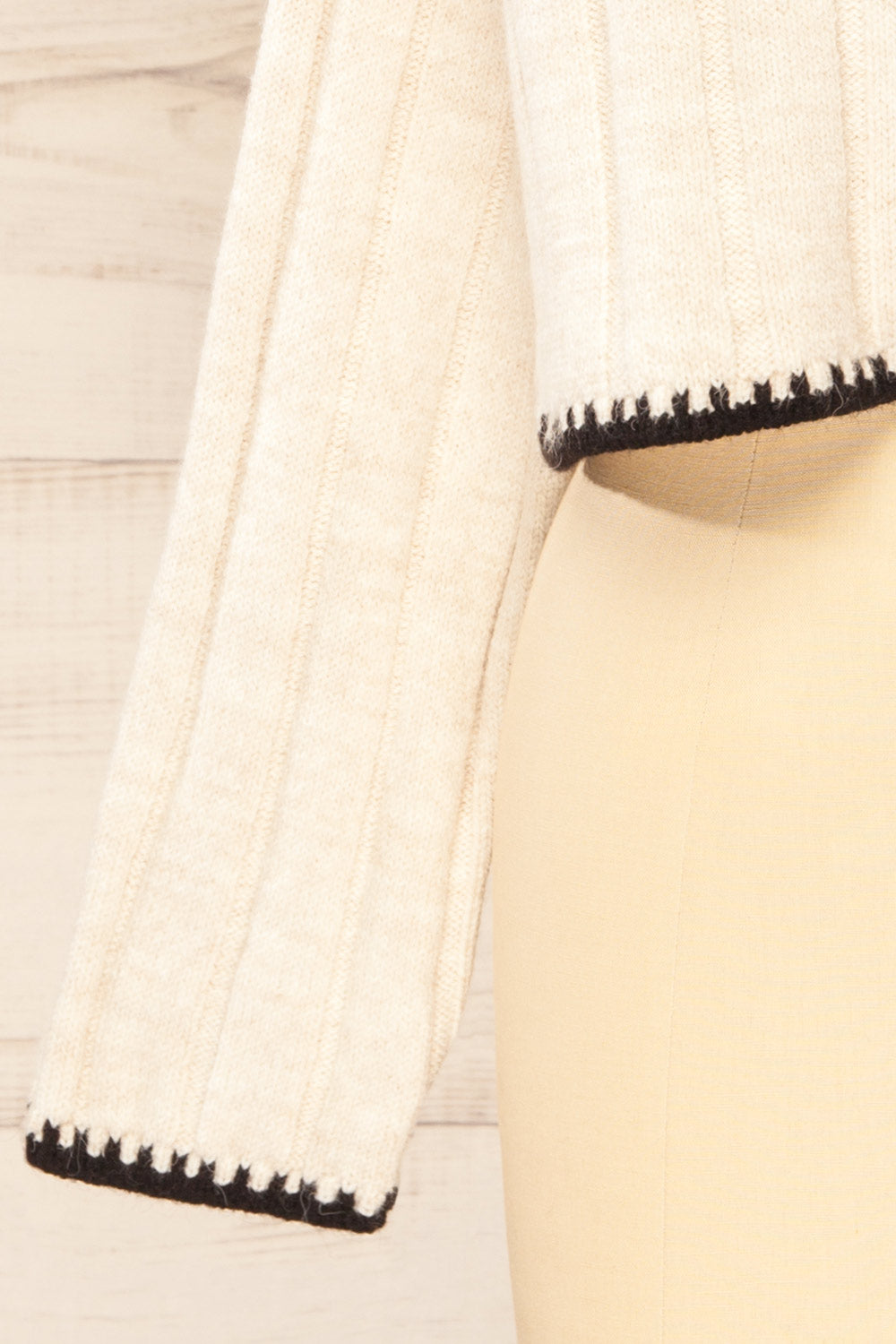 Capellen Cropped Beige Knit Sweater | La petite garçonne bottom