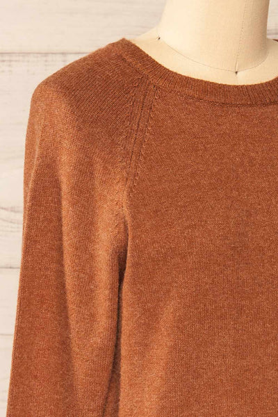 Carcasssone Brown Knit Sweater | La petite garçonne side close-up
