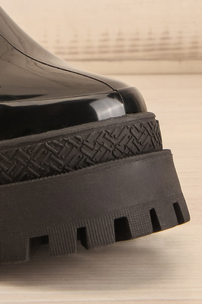 Carter Black Faux-Fur Lined Platform Rain Boots | La petite garçonne front close-up
