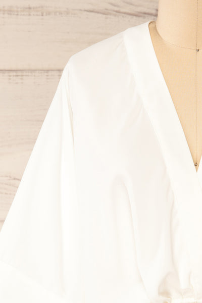 Casilda White Loose V-Neck Crop Top | La petite garçonne front close-up