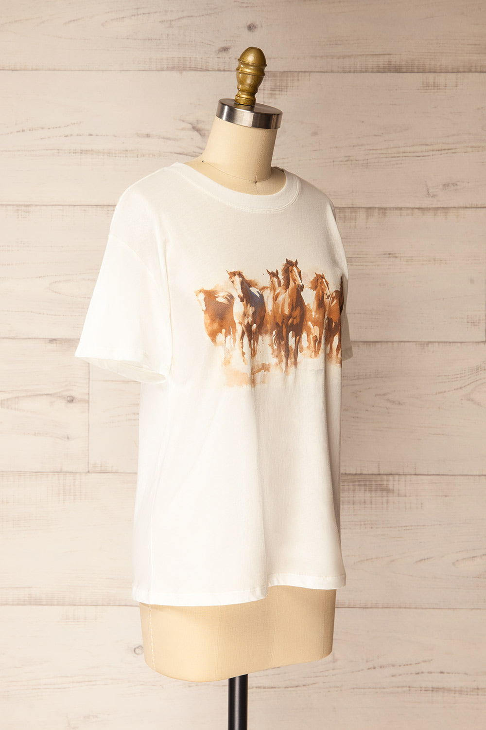 Cassino Ivory T-Shirt with Horse Print | La petite garçonne side view