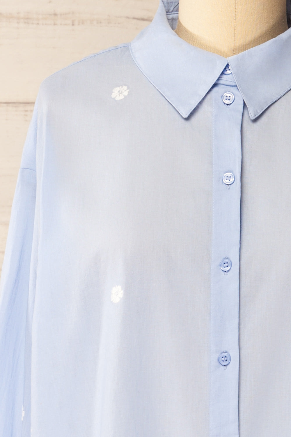 Catania | Oversized Blue Shirt with Floral Embroidery