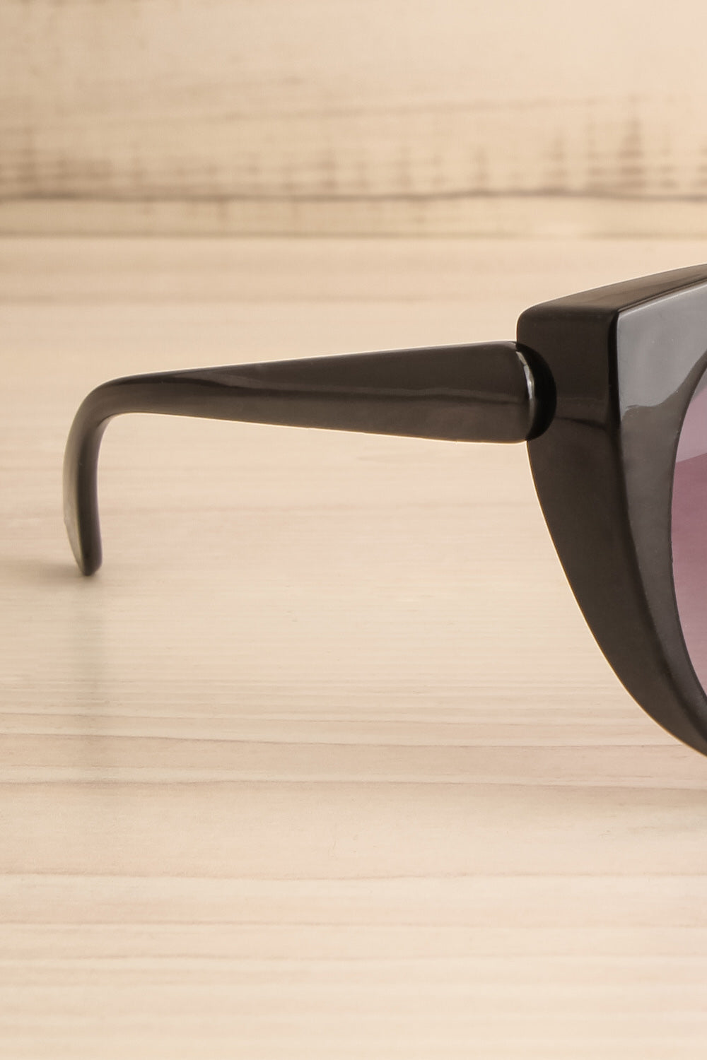 Caty Glossy Black Cat-Eye Sunglasses | La petite garçonne side close-up