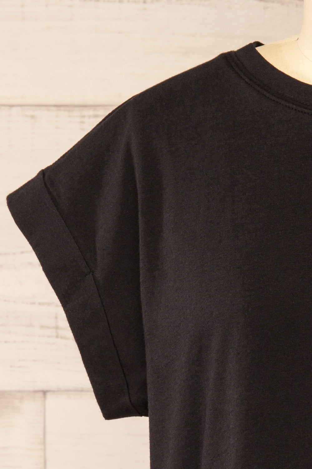 Cheddington Black Cropped T-Shirt | La petite garçonne front