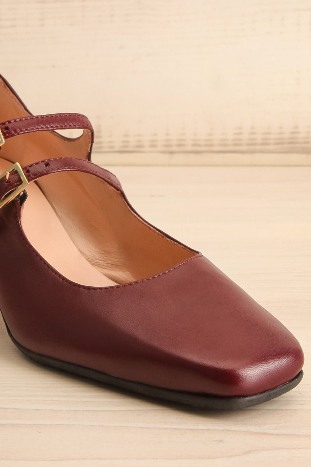 Chiredzi Burgundy Pointed Toe Mary-Jane Heels | La petite garçonne  angle