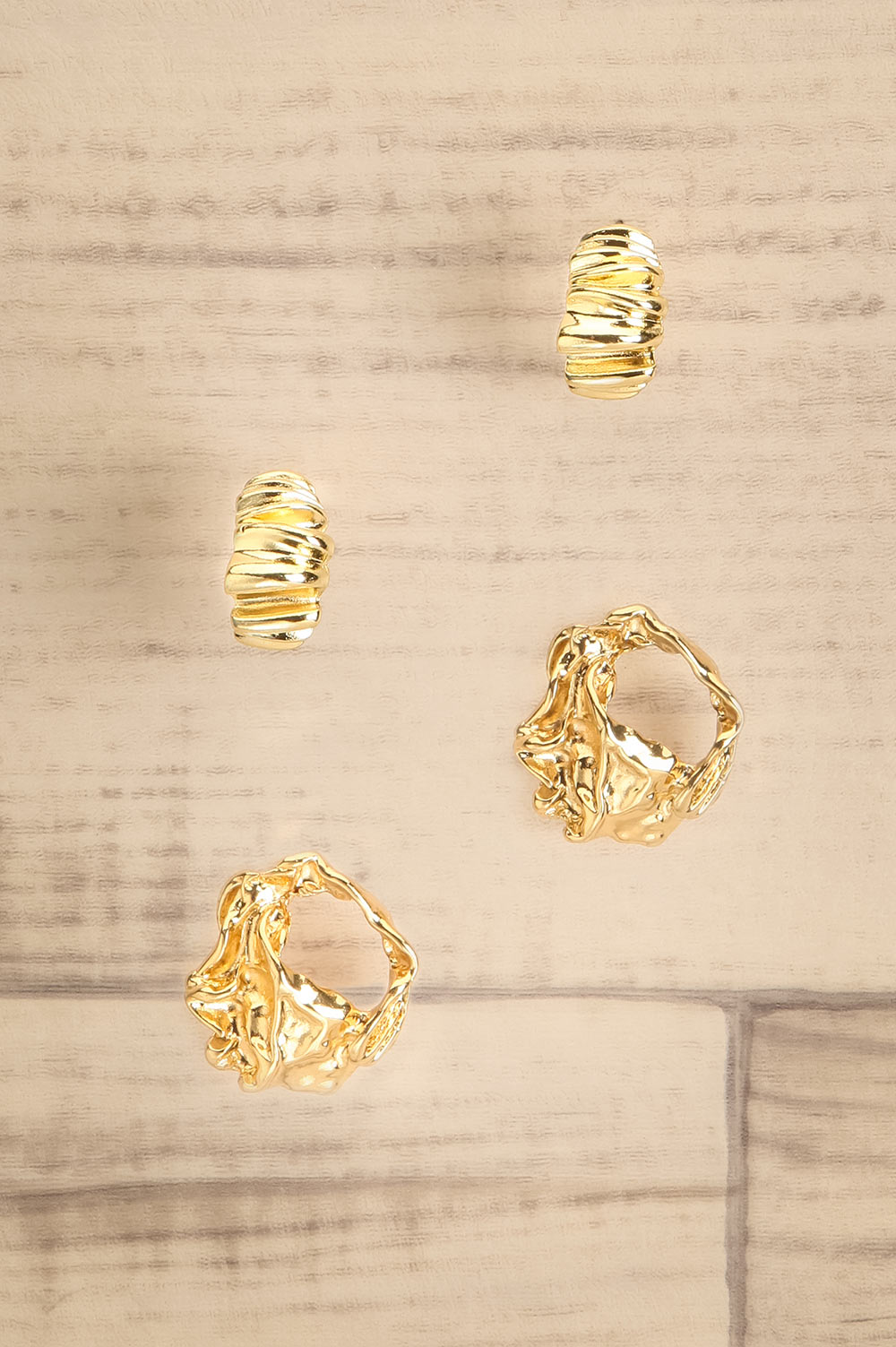 
Choerry Set of Gold Textured Earrings | La petite garçonne