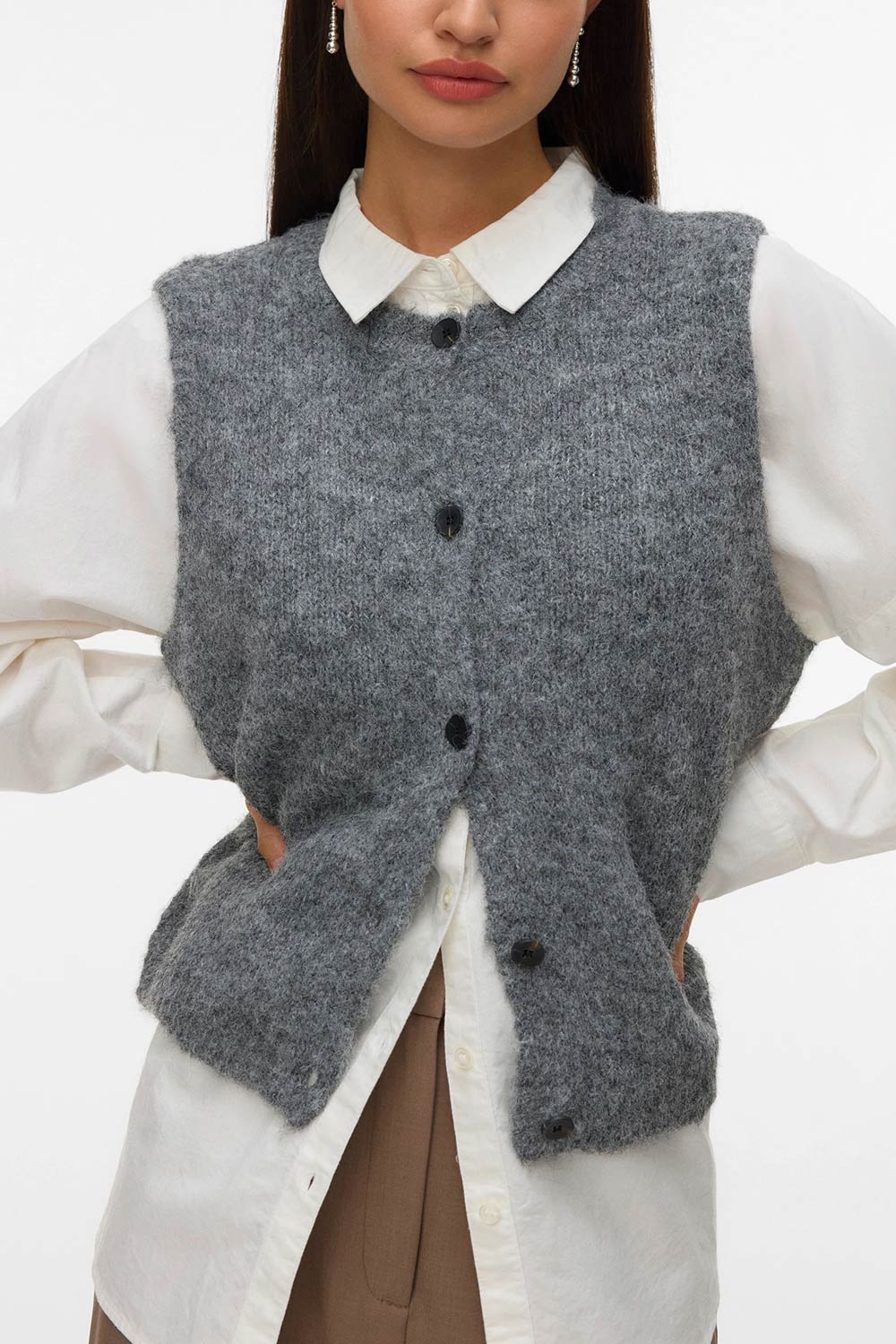 Cobar Grey Fluffy Knitted Button-Up Vest | La petite garçonne model