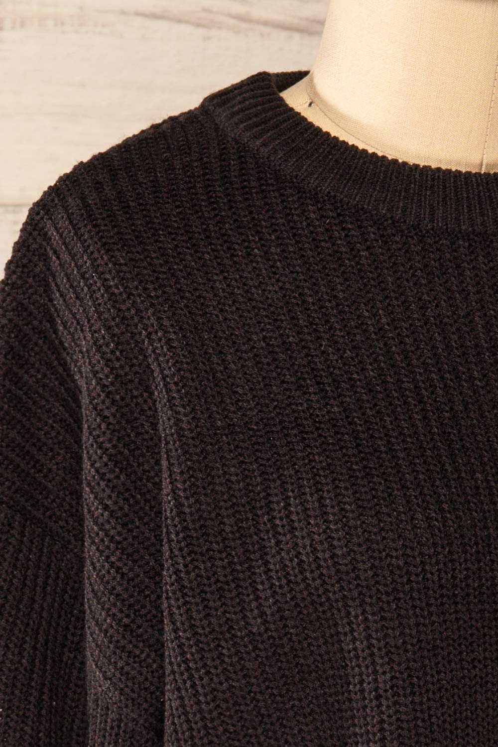 Colorado Black Cropped Knit Sweater | La petite garçonne front close-up