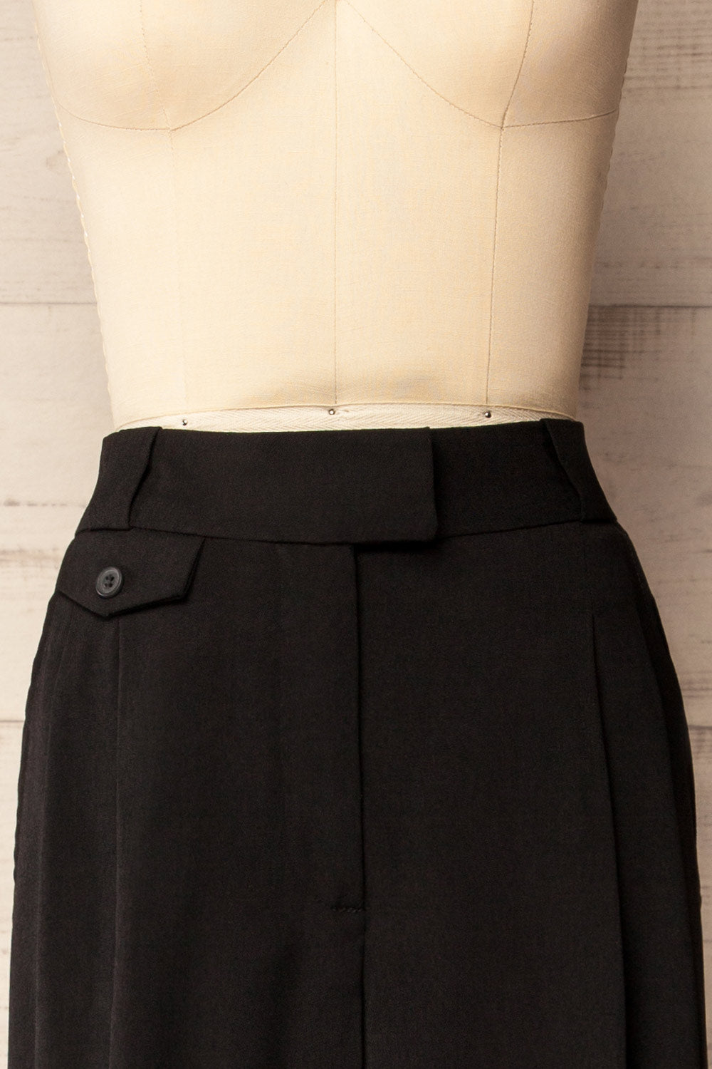 Cortona Black Straight-Leg Pants with Pleats | La petite garçonne front