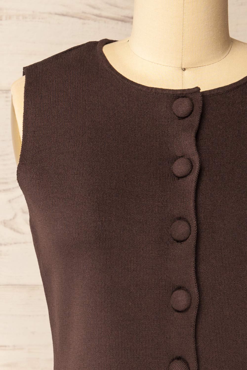 Delano Sleeveless Brown Button-Up Top | La petite garçonne front