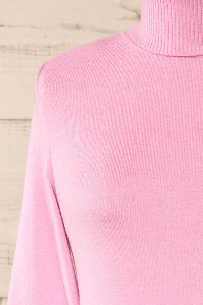 Derby Pink Knit Turtleneck w/ Long Sleeves | La petite garçonne front close-up
