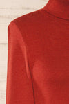 Derby Rust Knit Turtleneck w/ Long Sleeves | La petite garçonne side close-up