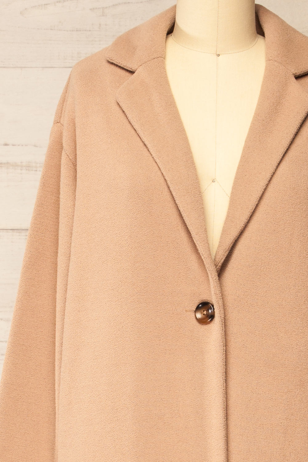 Dimton Beige Knit Coat w/ Pockets | La petite garçonne front close-up