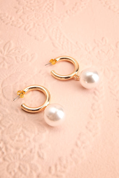Dinoa | Gold Hoop Earrings w/ Large Pearls view