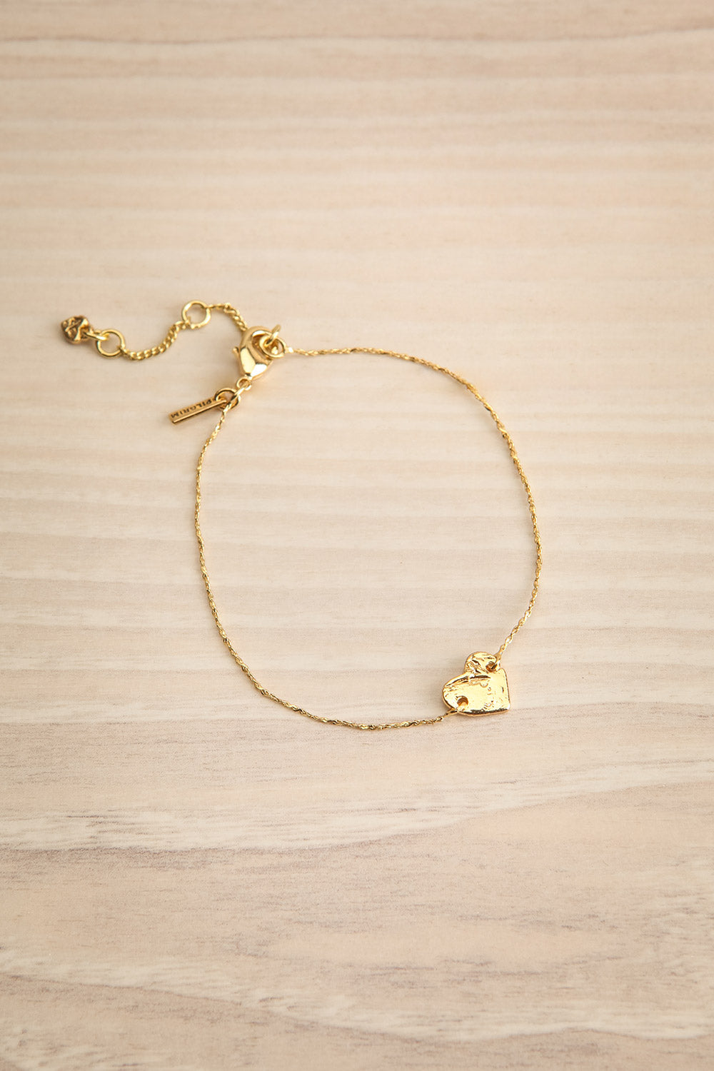 Durlan Gold Minimalist Heart Bracelet | La petite garçonne