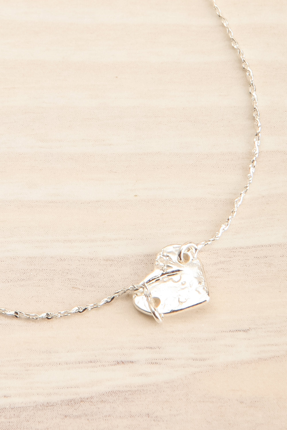 Durlan Silver Minimalist Heart Bracelet | La petite garçonne close-up