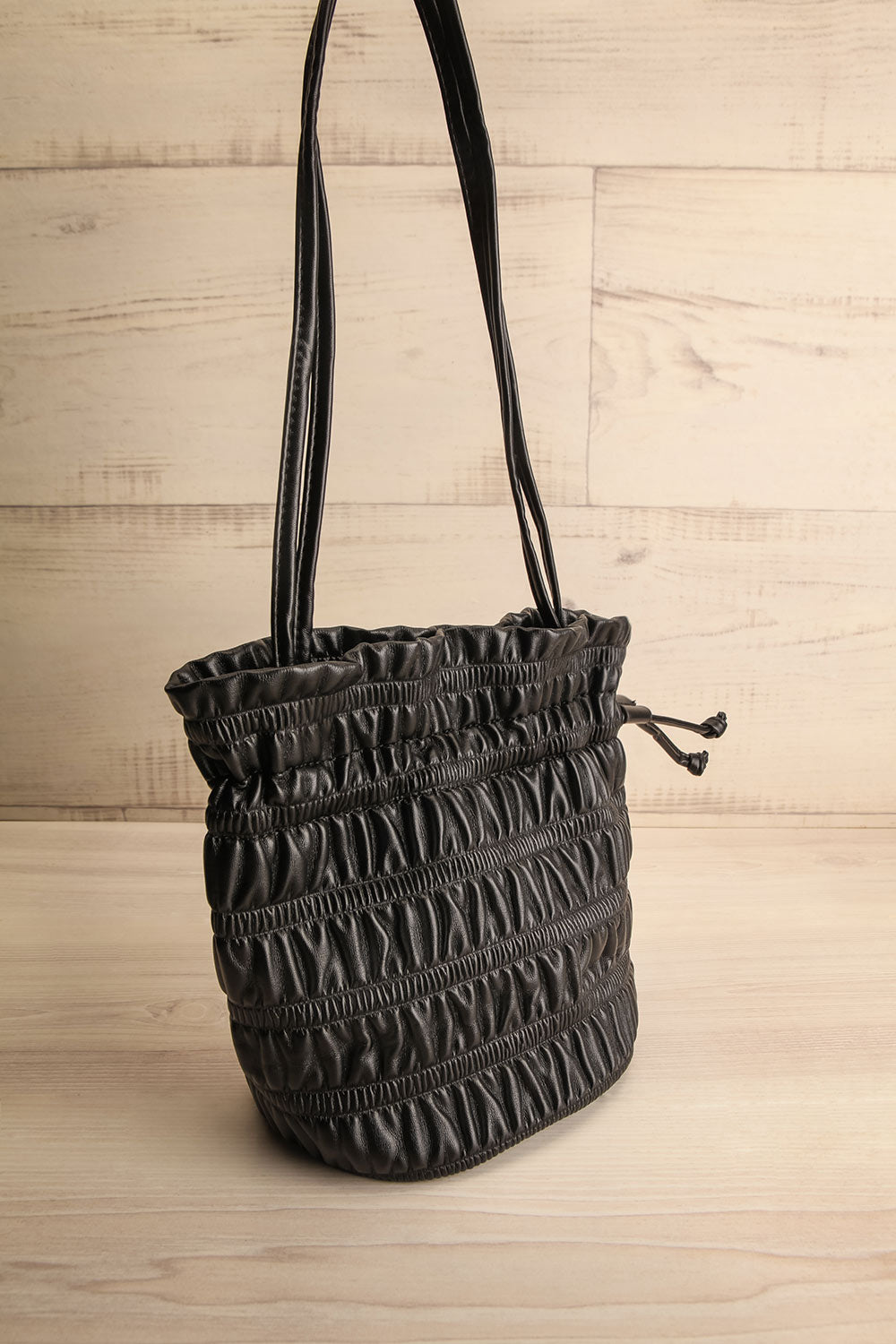 Duroque Black Drawstring Shoulder Bag | La petite garçonne