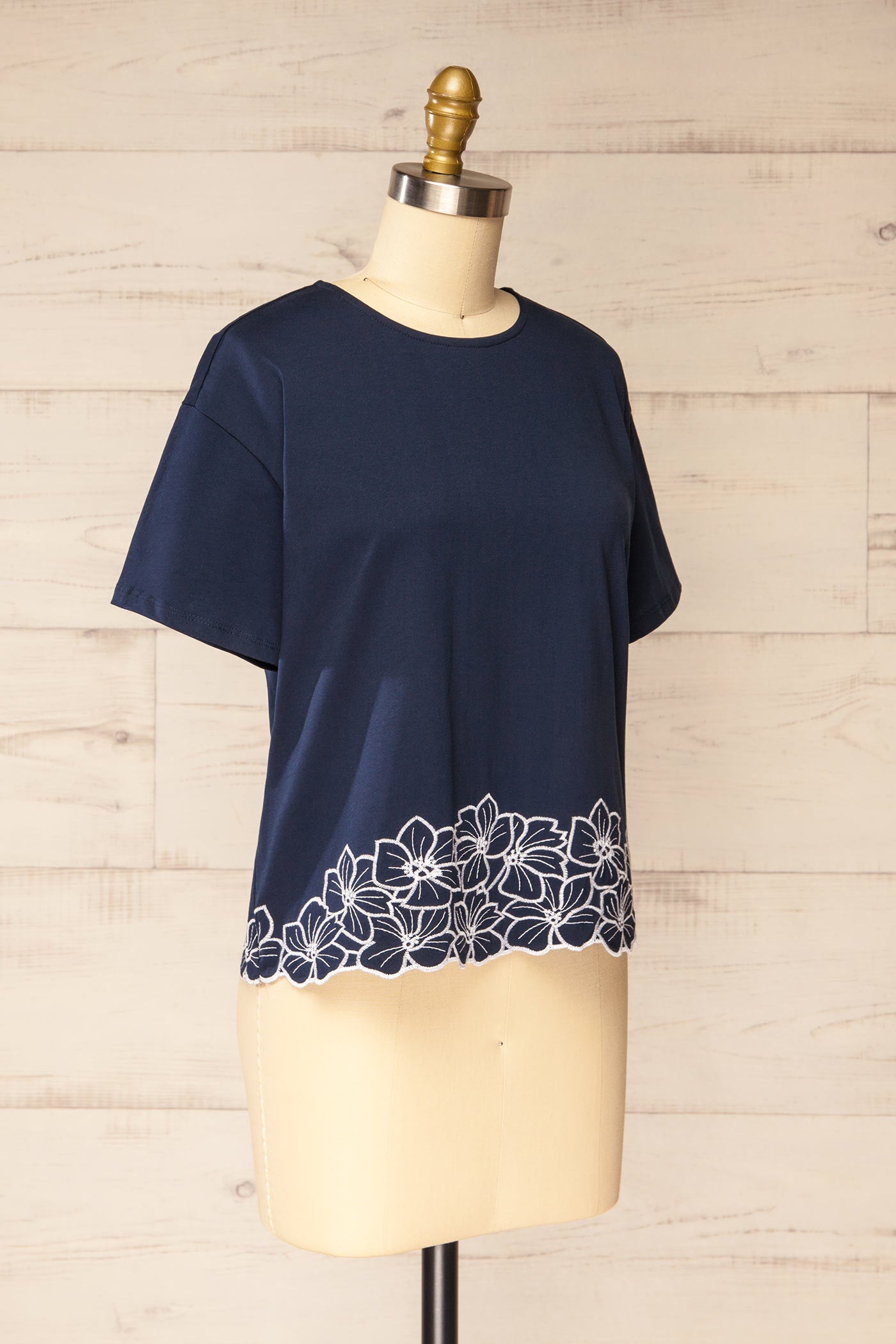 Dwarka Navy Cropped T-Shirt with Floral Embroidery | La petite garçonne side
