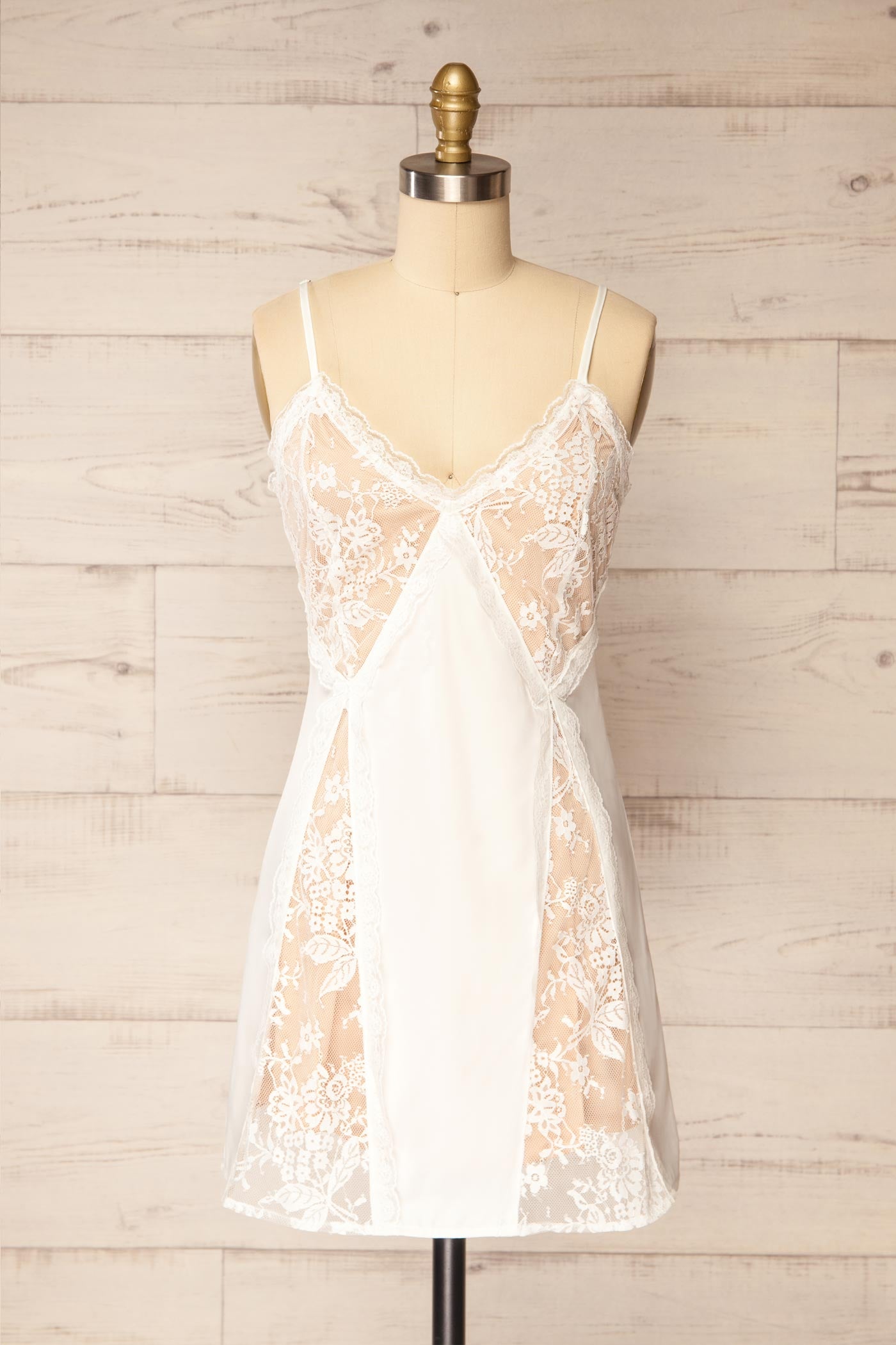 Eboli White Lace Short Dress with Beige Lining | La petite garçonne front view