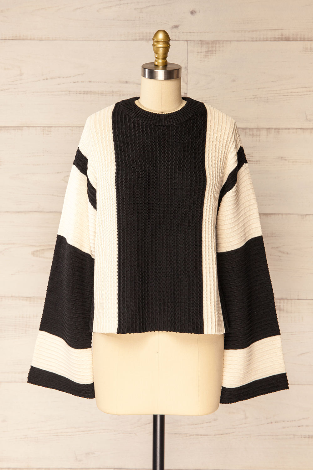 Elazig Two-Toned Long Sleeves Knit Top | La petite garçonne front view