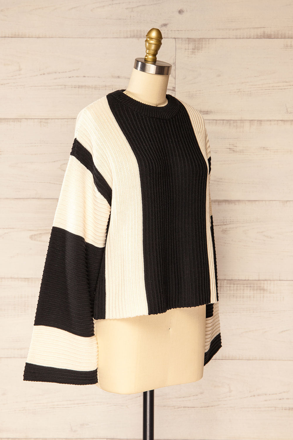 Elazig Two-Toned Long Sleeves Knit Top | La petite garçonne side view