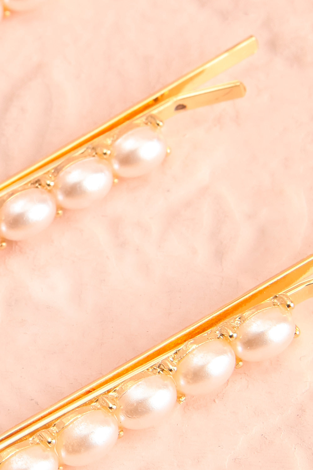 Elgines Set of 3 Golden Bobby Pins w/ Pearls | Boutique 1861 close-up