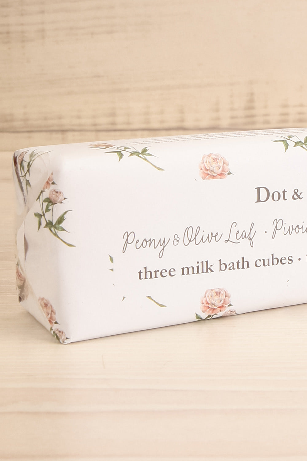 Bath Milk Cubes Gift Set Peony and Olive Leaf | Maison garçonne close-up