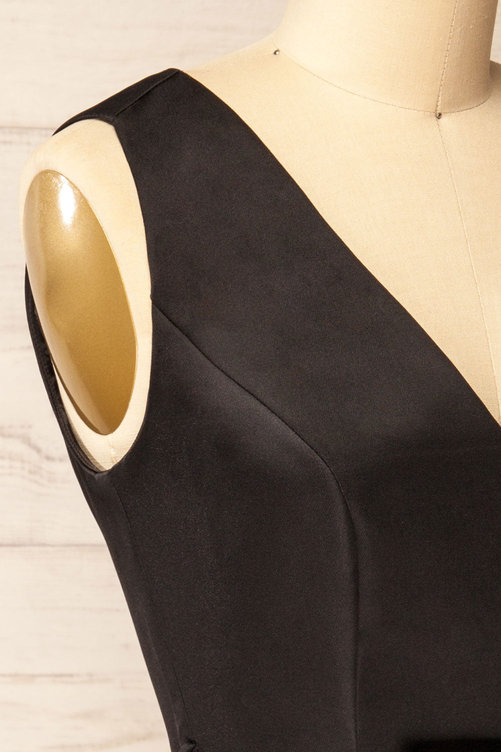 Evesham Short Black Dress w/ Ribbon Belt | La petite garçonne side close-up