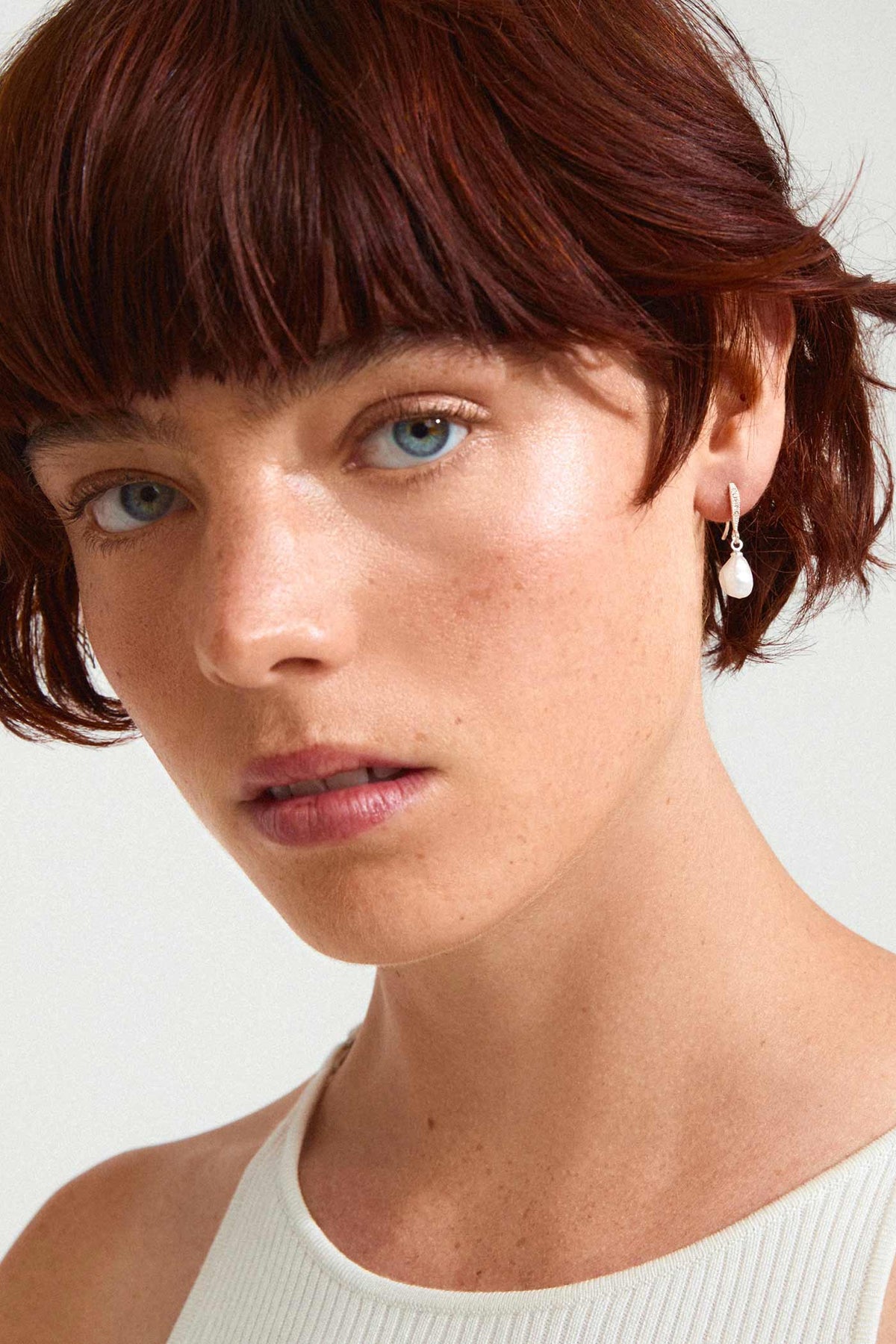 Florea Argent | Boucles d'Oreilles à Perle Pendantes avec Cristaux par Pilgrim