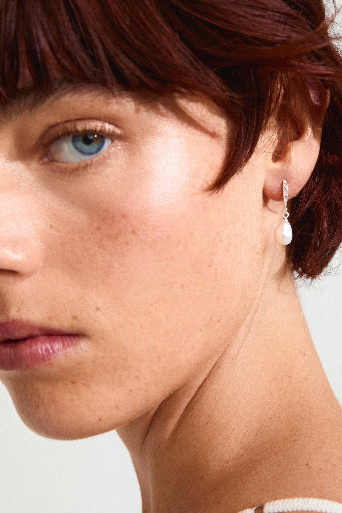Florea Argent | Boucles d'Oreilles à Perle Pendantes avec Cristaux par Pilgrim