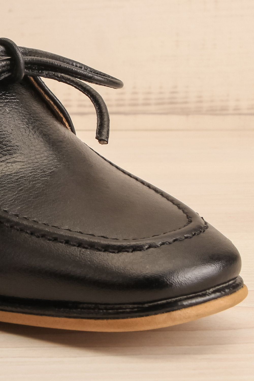 Focus Black Bicolored Heeled Loafer | La petite garçonne front close-up