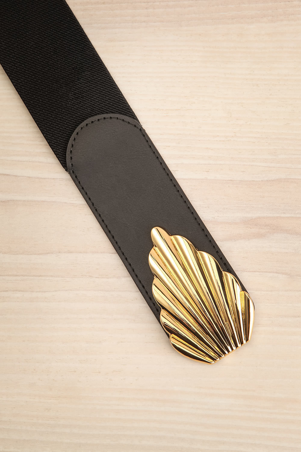 Foliaque Stretchable Black Belt w/ Gold Buckle | La petite garçonne flat view