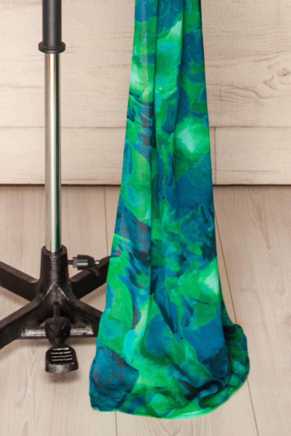 Frejus Strapless Blue-Green Abstract Print Dress | La petite garçonne train close-up