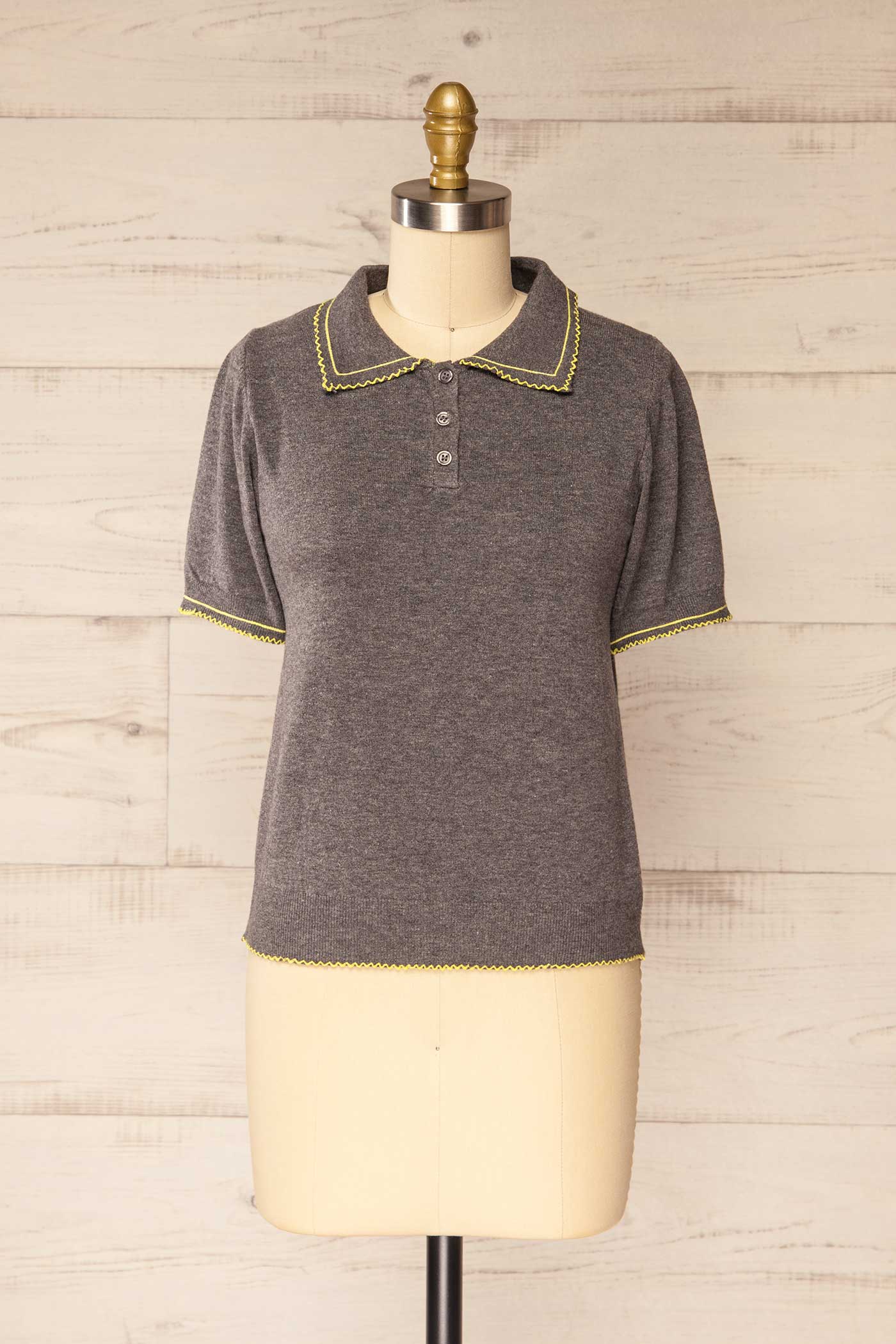 Fridolina Grey Short-Sleeved Knit Polo | La petite garçonne front