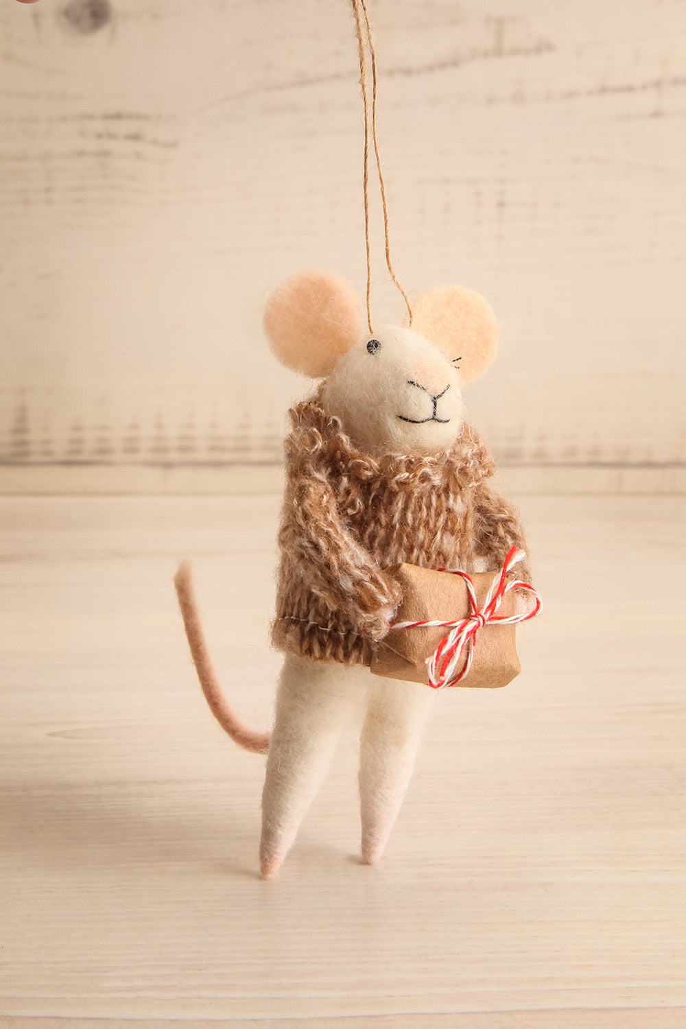Gifting Mouse Holiday Ornament | Maison garçonne gabriel