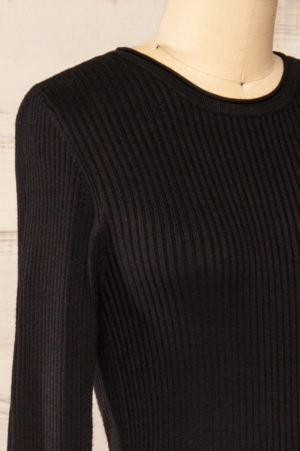 Gitega Short Rib-Knit Black Dress w/ Long Sleeves | La petite garçonne side close-up