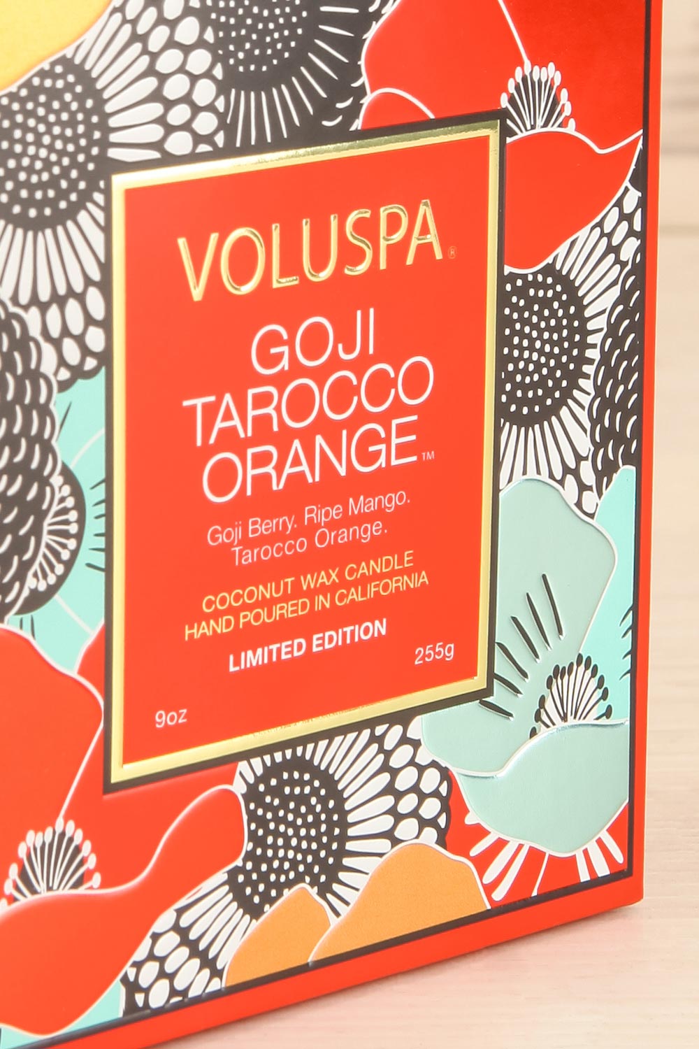 Goji Tarocco Orange Limited Edition Classic Candle | Maison garçonne box close-up