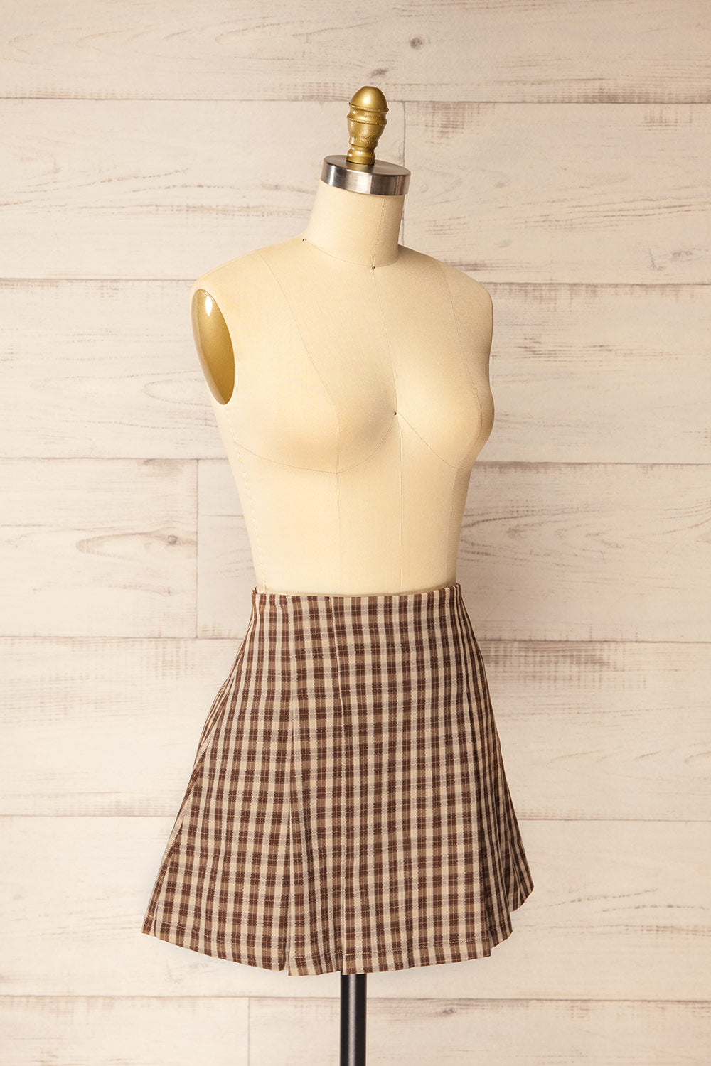Goldhunga Short Brown Plaid Skirt with Pleats | La petite garçonne side view