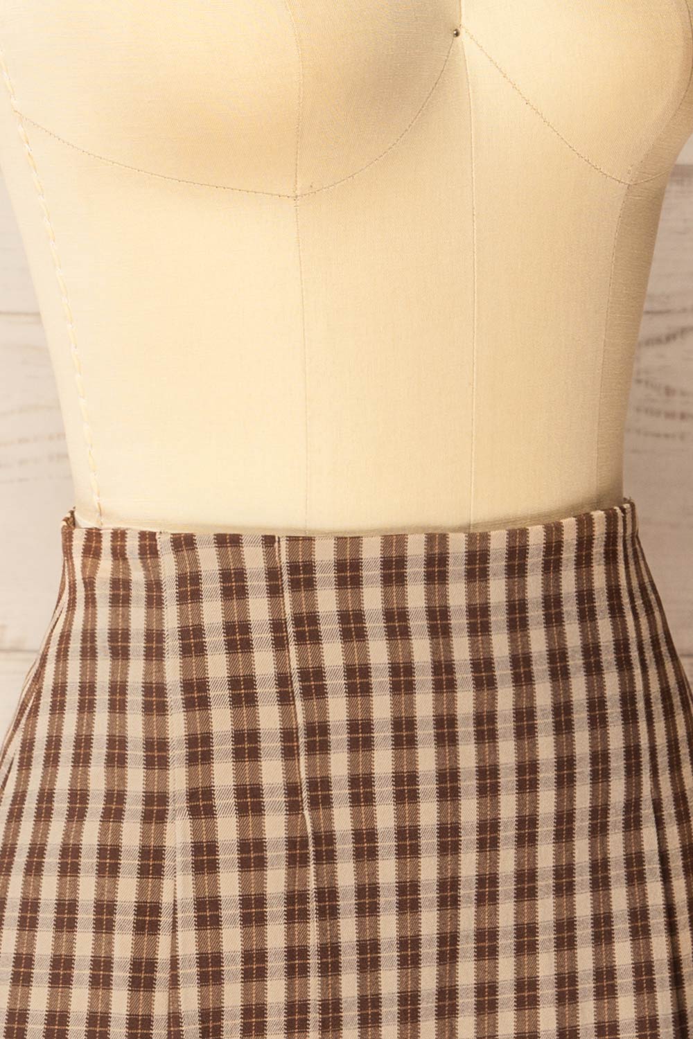 Goldhunga Short Brown Plaid Skirt with Pleats | La petite garçonne side 